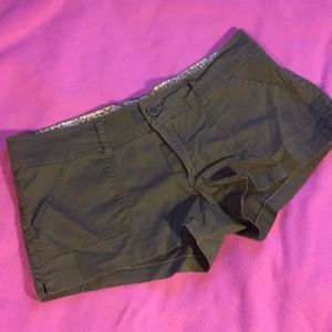 “Iris Basic” Low Rise Shorts